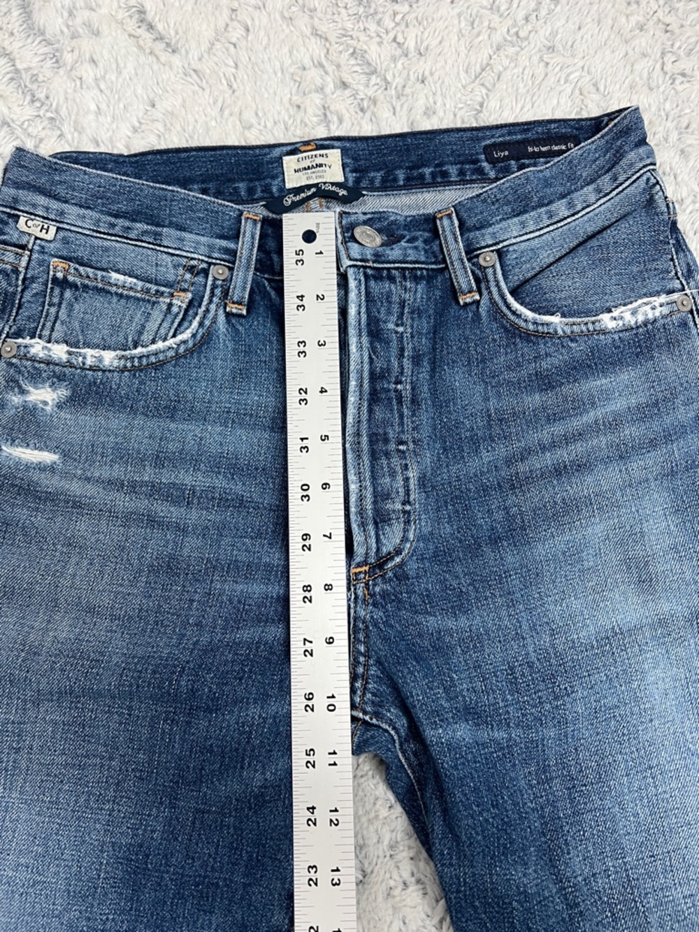 Citizens of Humanity Liya Distressed Blue Hi-Lo Hem Jeans. Raw hem size 26 - Picture 4 of 9